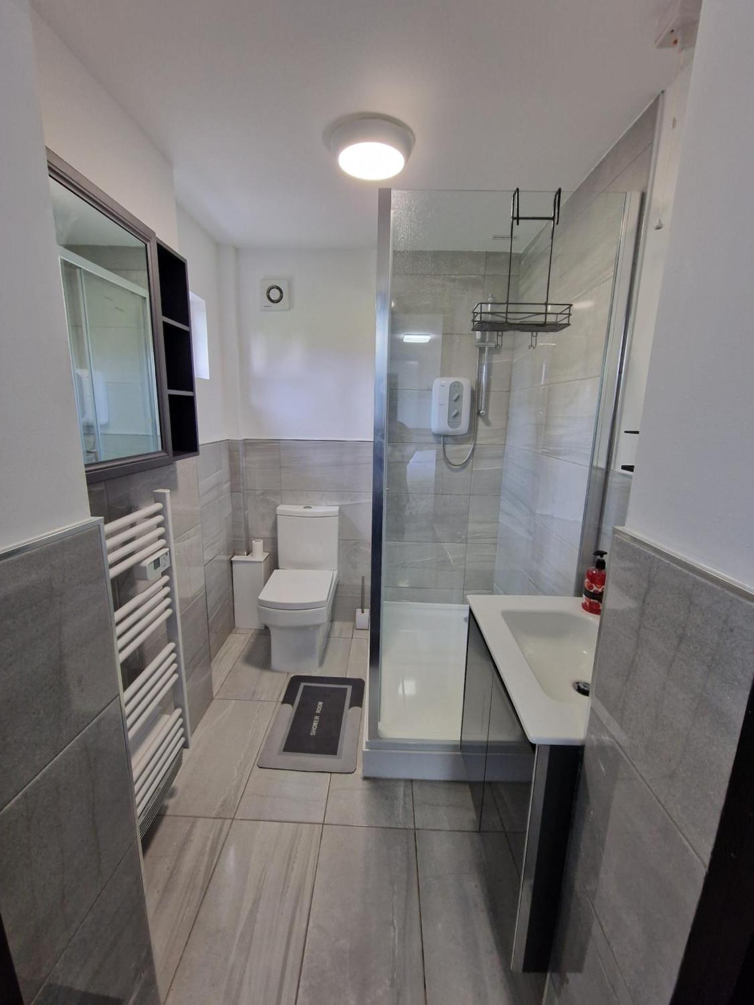 Ckb Flat- Comfort, Cosy, And Secure! Codsall ภายนอก รูปภาพ